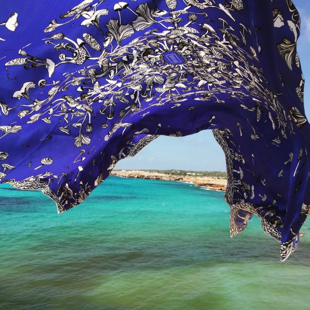 BNWOT BARBARA AGNES PEARL FRENCH SILK SCARF